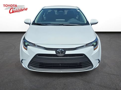 Used 2025 Toyota Corolla LE FWD image 2
