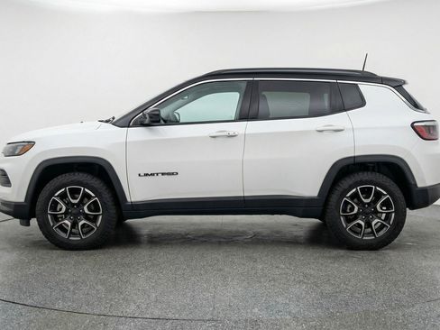 Used 2025 Jeep Compass Trailhawk AWD/4WD image 5