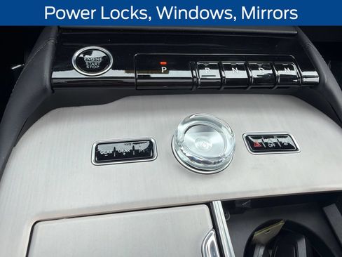 Used 2025 Lincoln Navigator Reserve AWD/4WD image 21