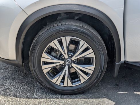 Used 2022 Nissan Rogue SV FWD image 17