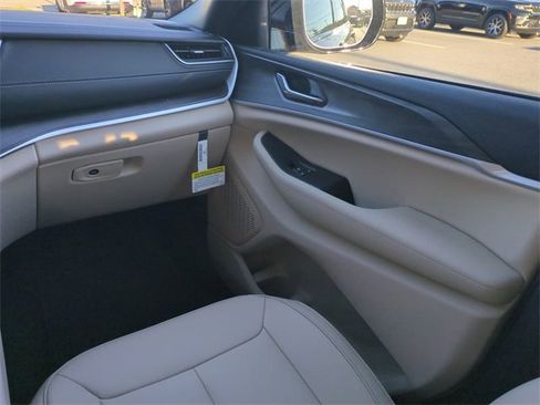 New 2025 Jeep Grand Cherokee Limited image 17