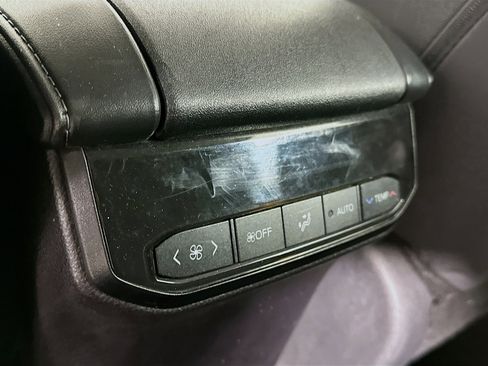 Used 2024 Toyota Highlander LE image 27