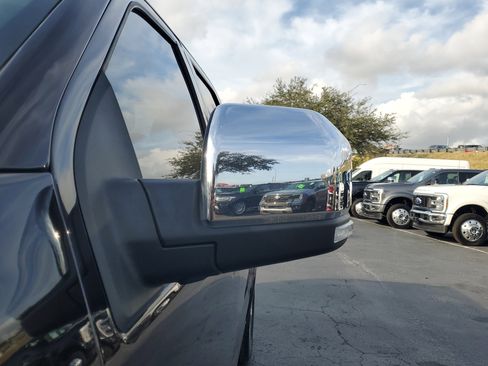 Used 2018 Ford F150 Platinum w/ Equipment Group 701A Luxury image 4