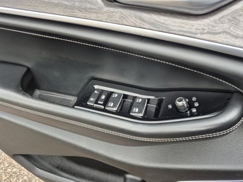 Used 2022 Jeep Grand Cherokee L Overland w/ Luxury Tech Group IV image 13