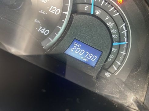 Used 2015 Toyota Camry LE image 10