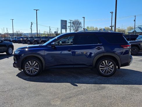 Used 2023 Nissan Pathfinder SL w/ SL Premium Package AWD/4WD image 7