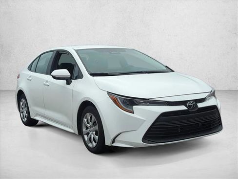 Used 2024 Toyota Corolla LE image 3