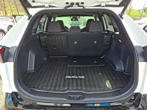 Used 2021 Toyota RAV4 SE w/ Weather & Moonroof Package AWD/4WD image 30