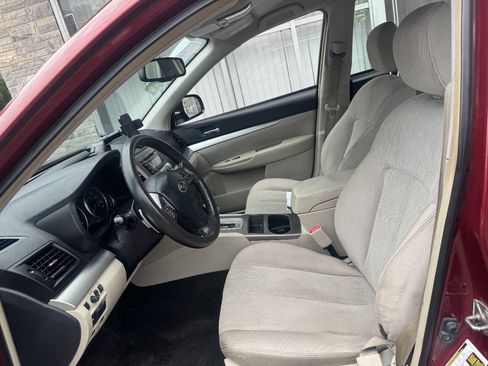 Used 2013 Subaru Legacy 2.5i AWD/4WD image 9