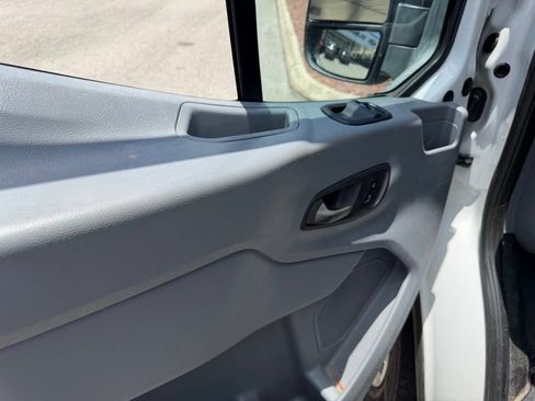 Used 2017 Ford Transit 250 130 Low Roof w/ Exterior Upgrade Package RWD image 19
