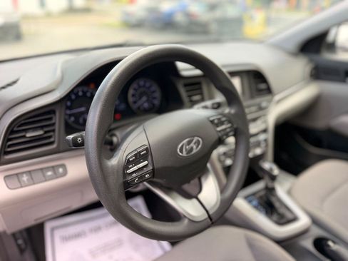 Used 2020 Hyundai Elantra SE w/ Cargo Package (C1) FWD image 11