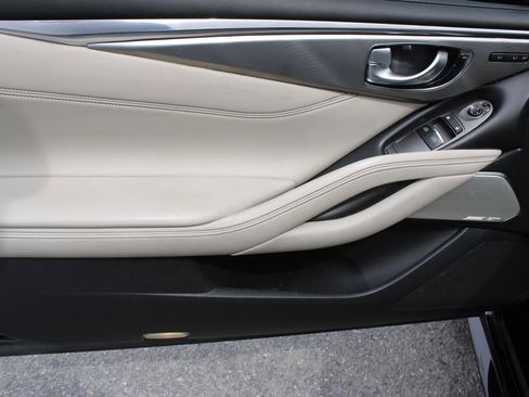 Used 2019 INFINITI Q60 3.0t Luxe w/ Essential Package image 7