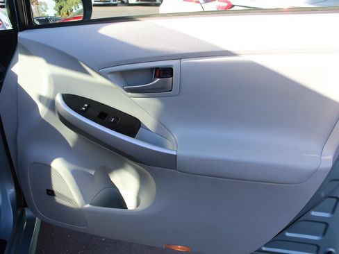 Used 2015 Toyota Prius Four FWD image 18