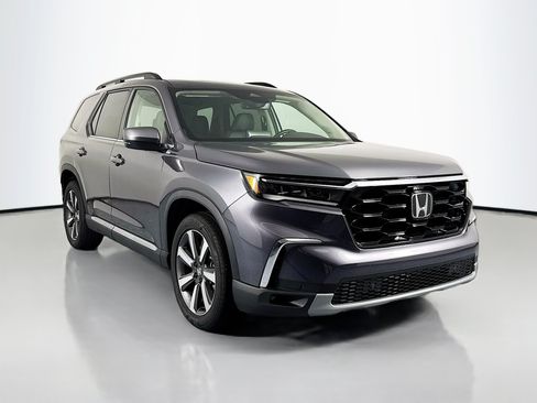Certified 2023 Honda Pilot Touring image 3