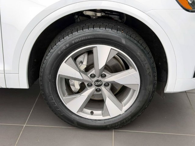 Certified 2023 Audi Q5 Premium Plus w/ Premium Plus Package AWD/4WD image 9