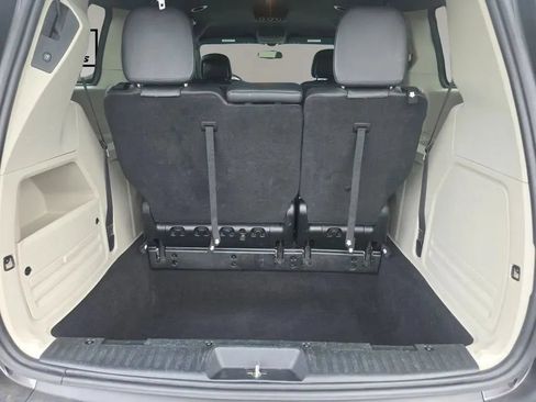Used 2017 Dodge Grand Caravan SXT FWD image 11