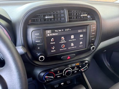 Used 2025 Kia Soul LX FWD image 23