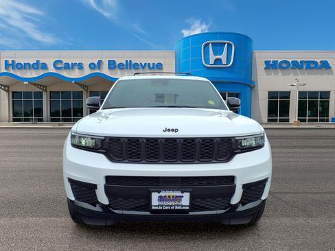 Used 2024 Jeep Grand Cherokee L Laredo image 11