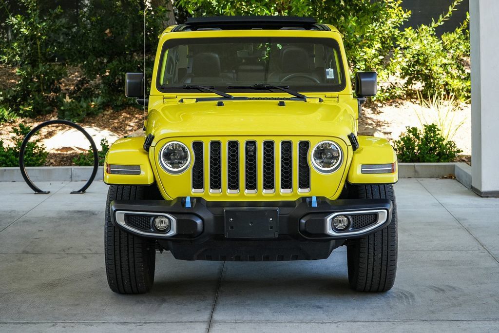 Used 2023 Jeep Wrangler Unlimited Sahara w/ Cold Weather Group AWD/4WD image 2