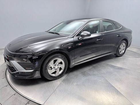 Used 2025 Hyundai Sonata SE image 1