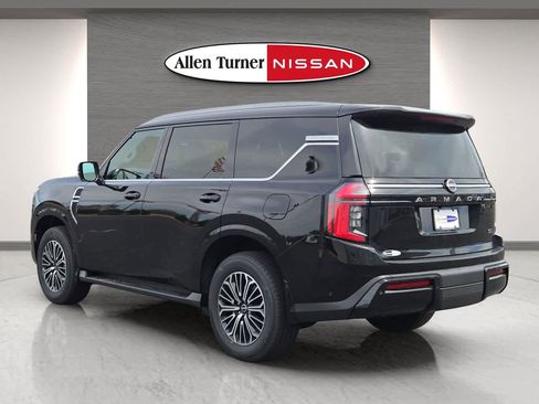 Used 2025 Nissan Armada SL w/ Captain's Chari Seat Package image 8