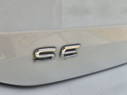 Certified 2023 Volkswagen Taos SE FWD image 13