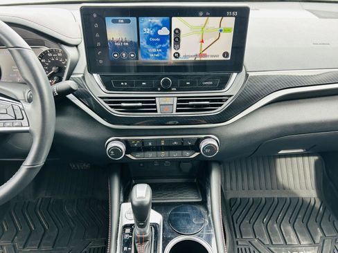 Used 2024 Nissan Altima 2.5 SR w/ SR Premium Package image 17