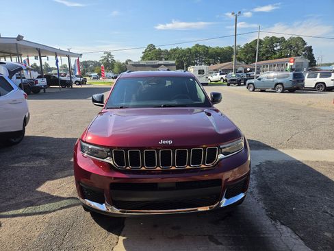 Used 2024 Jeep Grand Cherokee L Laredo RWD image 2