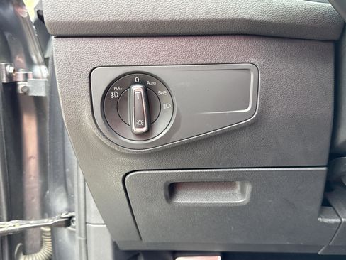 Used 2019 Volkswagen Tiguan SEL FWD image 22