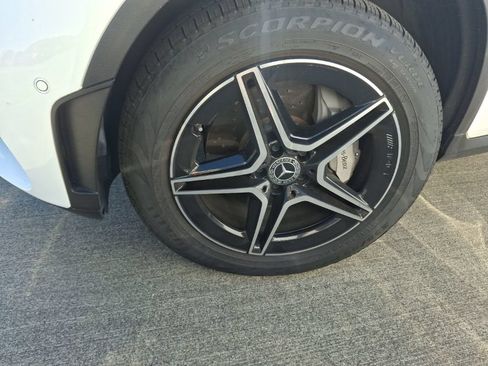Used 2022 Mercedes-Benz GLC 300 4MATIC image 4