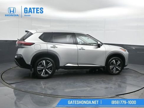 Used 2023 Nissan Rogue SL w/ SL Premium Package image 3