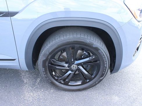 Used 2025 Volkswagen Atlas Cross Sport SEL R-Line AWD/4WD image 19