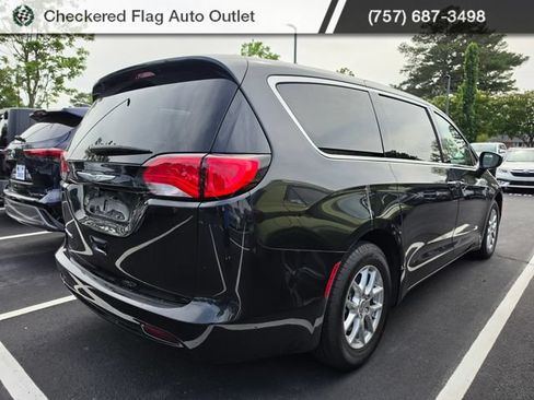 Used 2022 Chrysler Voyager LX FWD image 6