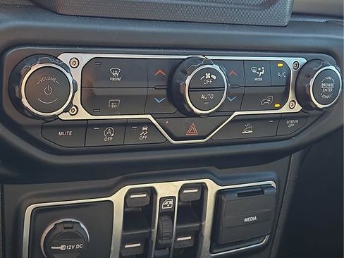 Used 2023 Jeep Gladiator Sport AWD/4WD image 14
