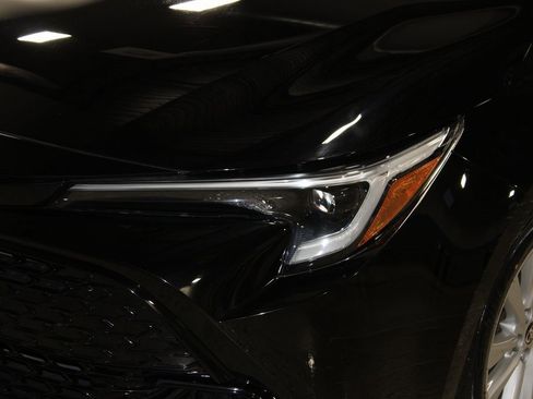 Used 2024 Toyota Corolla SE image 2