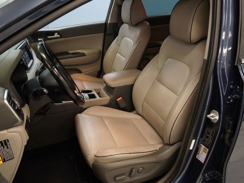 Used 2017 Kia Sportage EX image 3