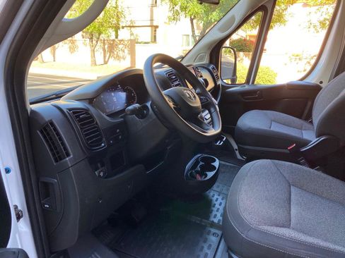Used 2025 RAM ProMaster 2500 w/ U-Haul Equipment Group FWD image 32