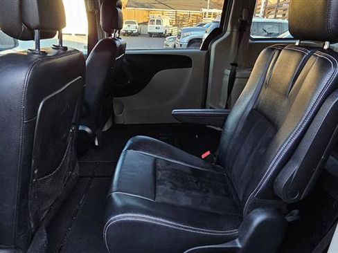 Used 2017 Dodge Grand Caravan SXT image 17