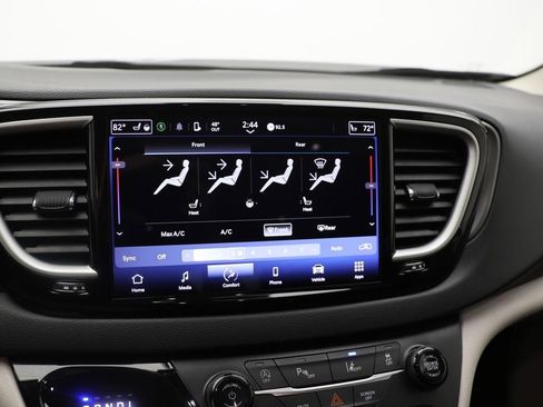 Used 2023 Chrysler Pacifica Touring-L image 20
