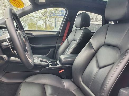 Used 2018 Porsche Macan Turbo AWD/4WD image 5