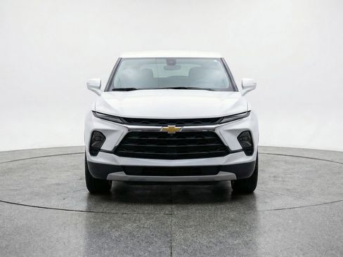 Used 2025 Chevrolet Blazer LT image 2