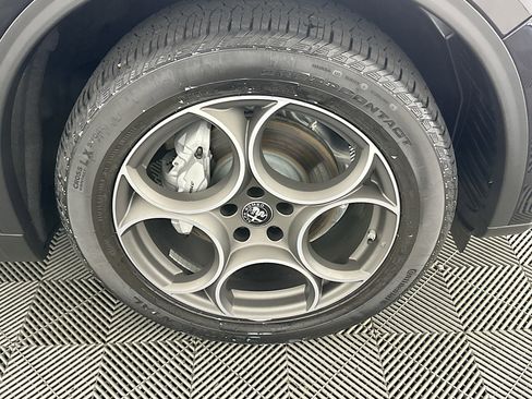 Used 2025 Alfa Romeo Stelvio Sprint w/ Convenience Package image 11