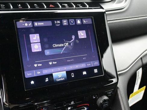 New 2025 Jeep Grand Cherokee Laredo X w/ Luxury Tech Group I image 30