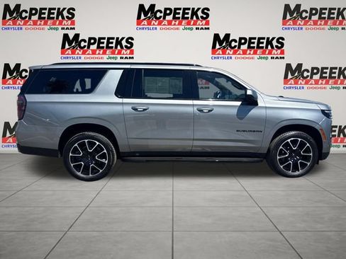 Used 2026 Chevrolet Suburban RST RWD image 6