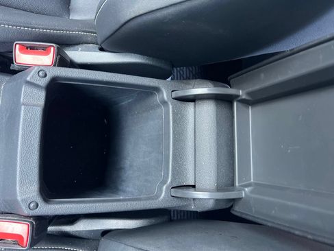 Used 2024 Volkswagen Tiguan SE w/ Panoramic Sunroof Package FWD image 24