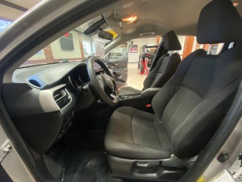 Used 2020 Toyota C-HR LE image 18