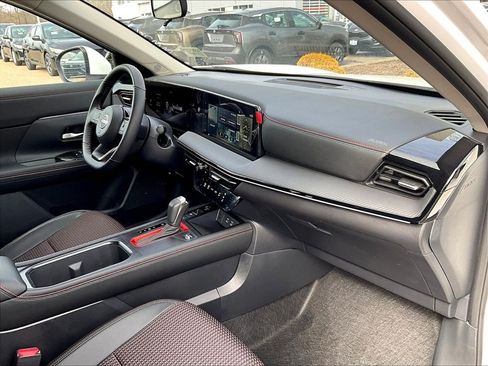 New 2025 Nissan Kicks SR AWD/4WD image 10