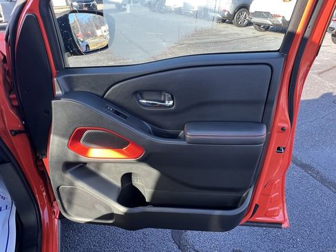 Used 2025 Nissan Frontier PRO-4X w/ Pro Convenience Package image 11