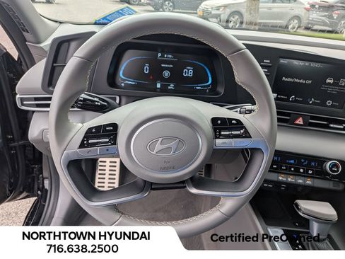 Used 2025 Hyundai Elantra Sport FWD image 8
