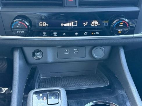 Used 2025 Nissan Rogue SV FWD image 28